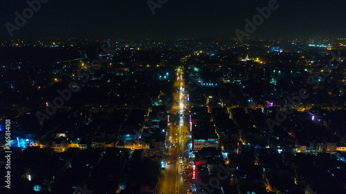 Ville de New Delhi en Inde vue du ciel et de nuit
