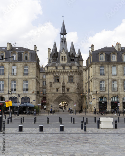 Tour La Porte Cailhau porte à Bordeaux  photo