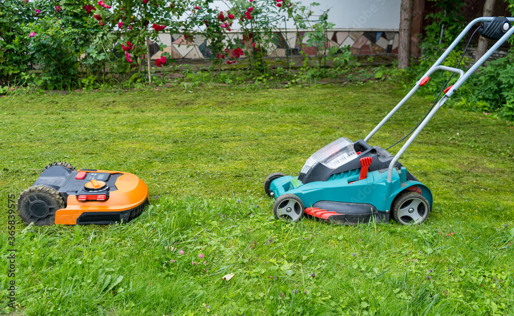 Manual and robotic electric lawn mowers
