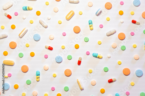 Принти на полотні Colorful drugs, vitamins and medicine - capsules, tablets, pills - against white