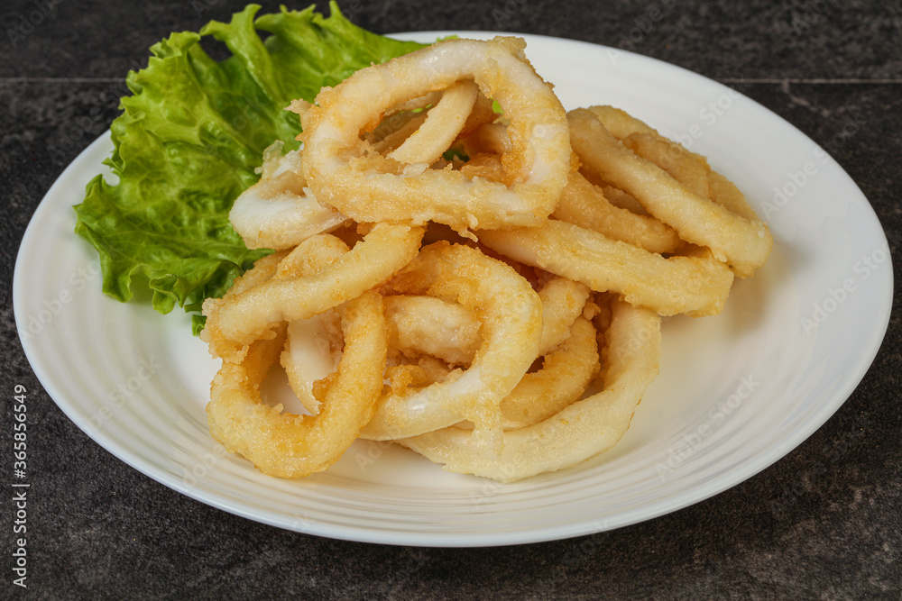 Roasted squid rings with salad