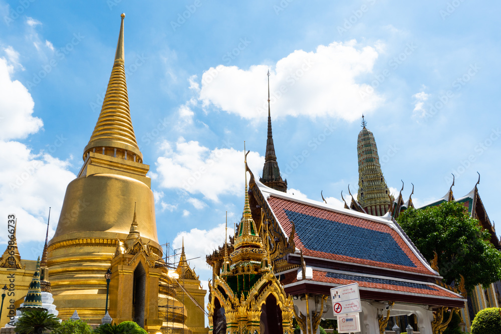 Fototapeta premium picture of The Temple of the Emerald Buddha and the grand palace in the sunnyday with blue sky in Bangkok, Thailand
