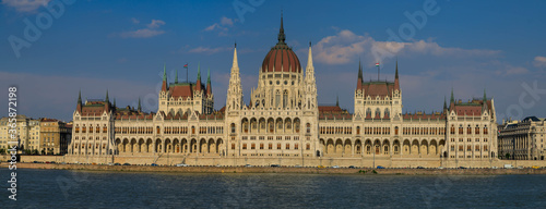 Parlament in Budapest, Ungarn, mit Donau Panorama 