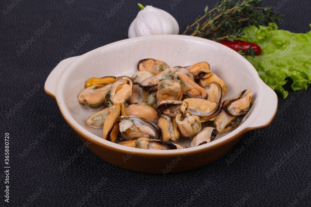 Pickled mussels in the bowl served pepper, garlic and salad Pickled mussels in the bowl served pepper, garlic and salad