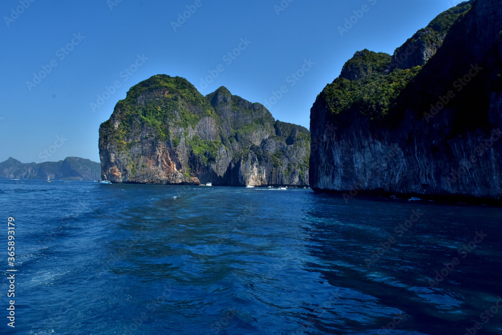 Thailand
Phuket
PhiPhi
JamesBond
Island