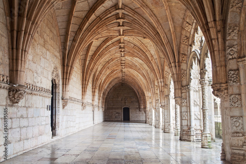 Upper Cloister of the Jeronimos Monastery in Belem, Lisbon © Santi Rodríguez