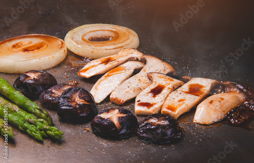 Quadro em tela Japanese teppanyaki mushroom grilling.