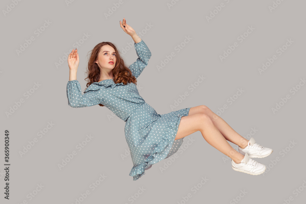 Foto Hovering in air