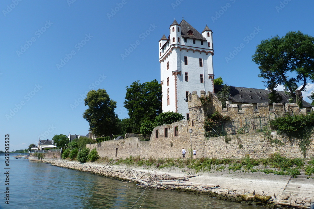 Eltville am Rhein Promenade und Turm Kurfürstliche Burg