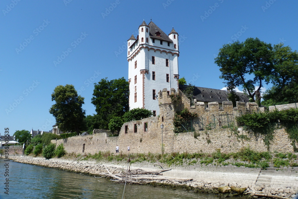 Eltville am Rhein Promenade und Turm Kurfürstliche Burg