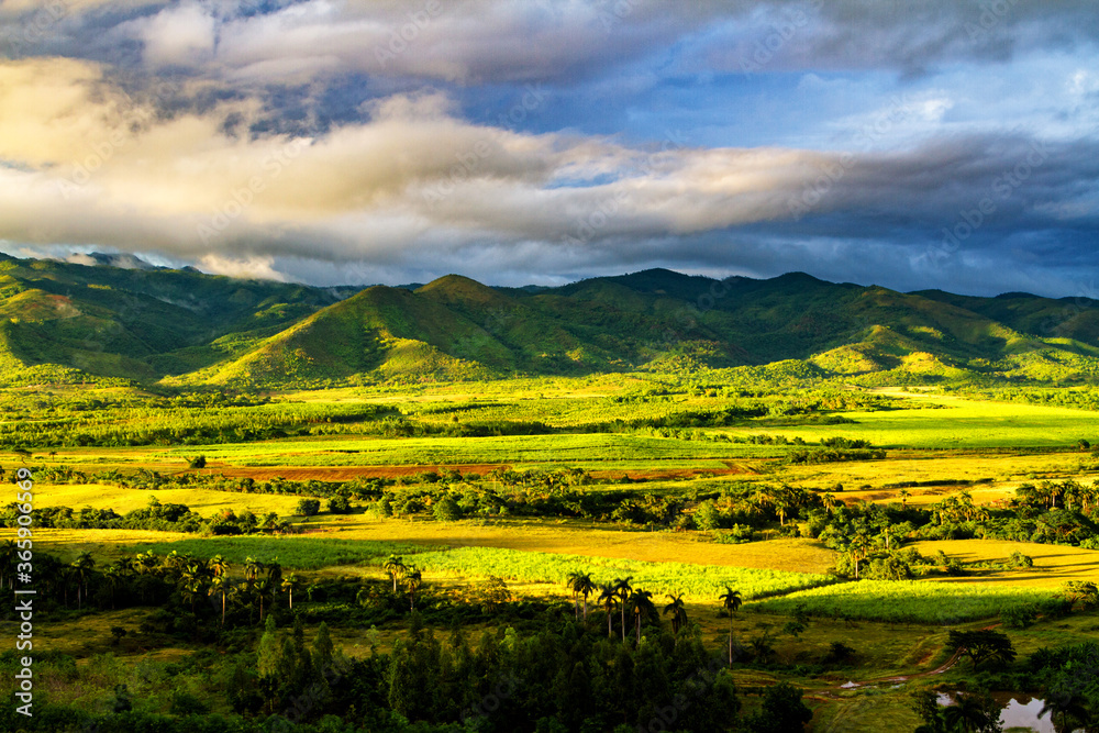 Φωτογραφία Valle de los Ingenios (Valley sugar mills) in Cuba, a famous tourist destination and a major sugarcane growing area