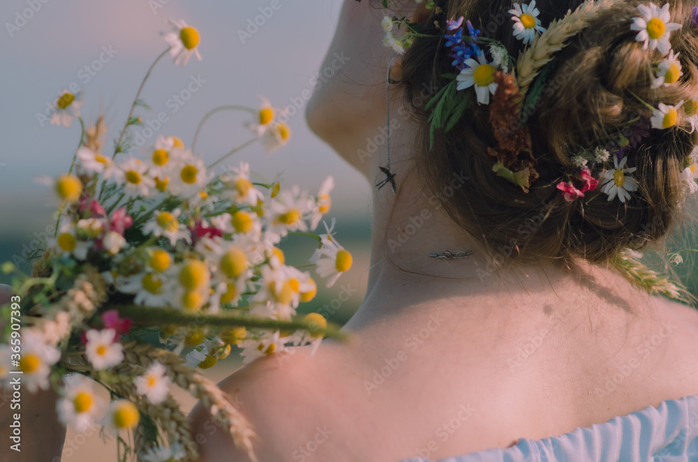 Naklejka premium young woman with flowers