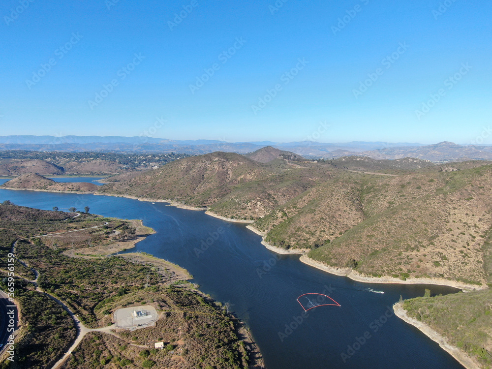 Obraz premium Aerial view of Inland Lake Hodges and Bernardo Mountain, great hiking trail and water activity in Rancho Bernardo East San Diego County, California, USA 