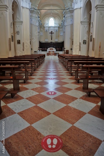 Sant'Angelo dei Lombardi - Misure anti covid nel Duomo