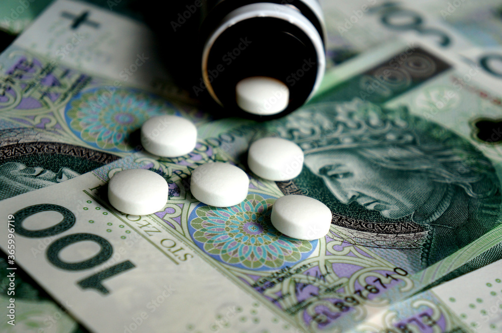 Polish banknotes (PLN) and pills - healthcare cost concept - obrazy, fototapety, plakaty 