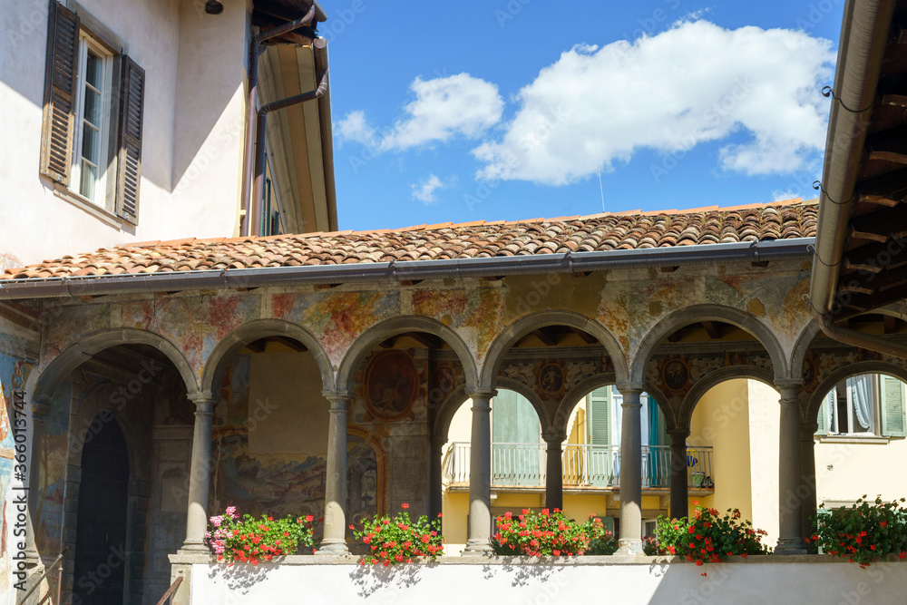 Obraz premium Clusone, Bergamo, Italy: historic palazzo comunale, court