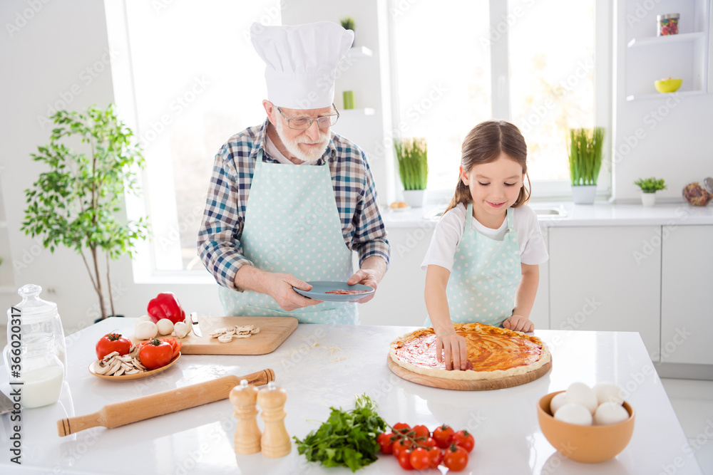 Φωτογραφία Photo of little girl granddaughter spend time with aged grandpa putting tomato s