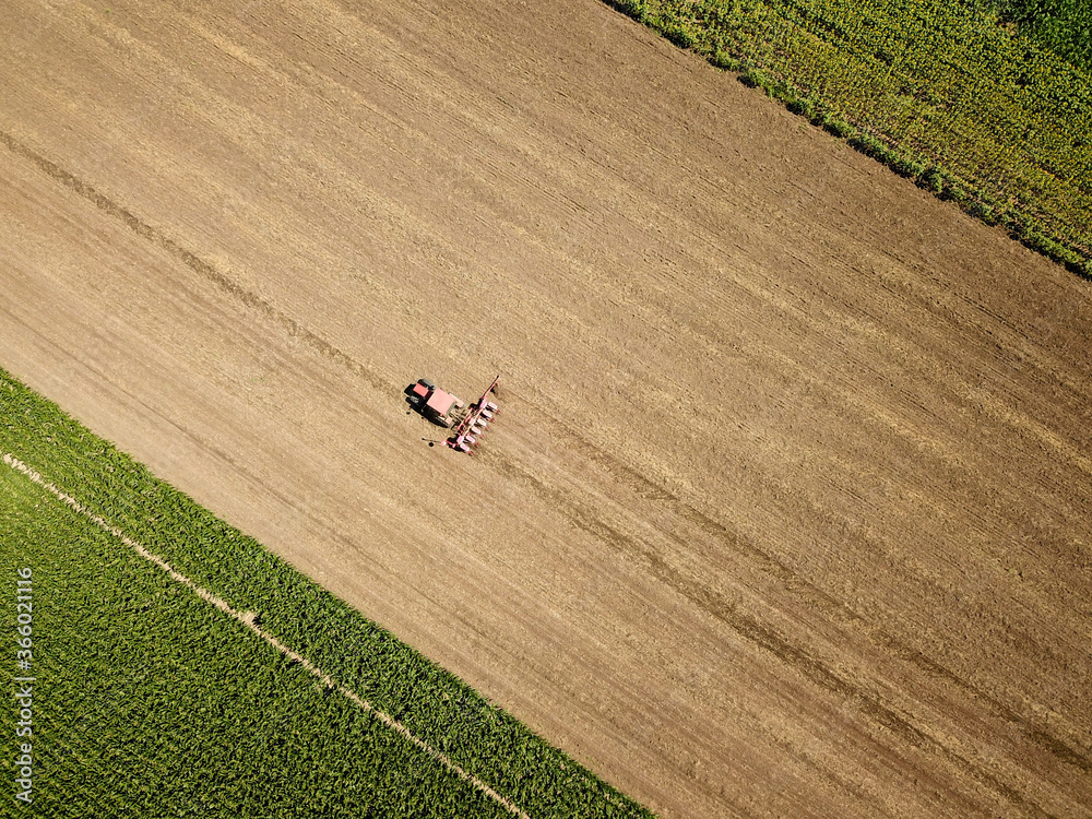 Obraz premium Top view of a plowing tractor