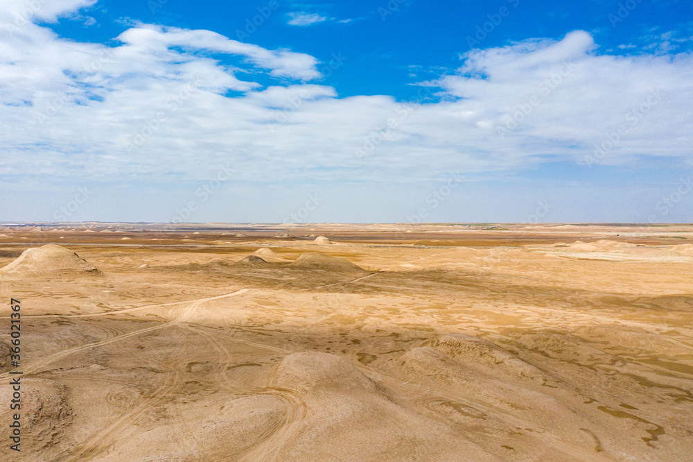 Fototapeta premium sand dunes and blue sky