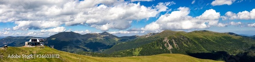 Nockberge auf der Turracher Höhe in Kärnten und blauer Himmel, Panorama. photo