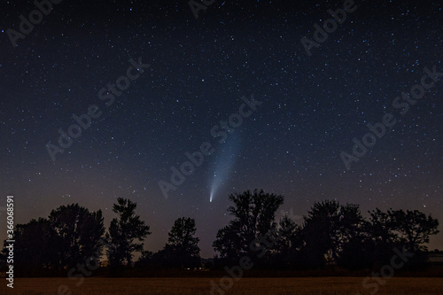 Comète Neowise dans le Tarn, photo de nuit - Occitanie - France