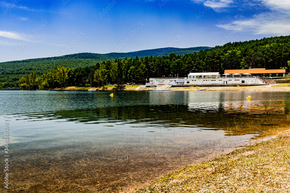 Fototapeta premium Lago del rasillo en la Rioja, españa
