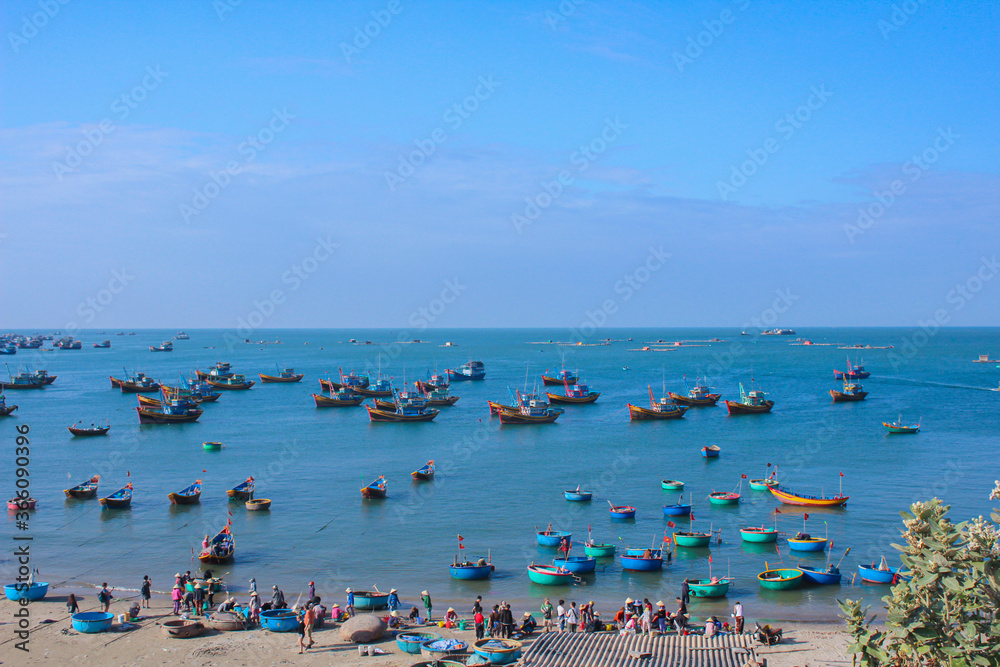 View of the sea in the sky with a bright blue sky. And many boat stops
