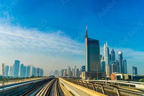 ドバイメトロから見えるUAEドバイの街並み