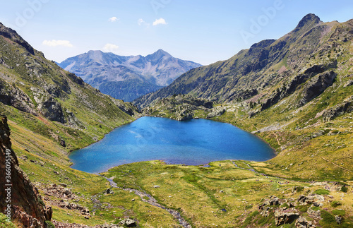 Fototapeta Naklejka Na Ścianę i Meble -  Towards Pica d'Estats, top of Catalonia, Pyrenees