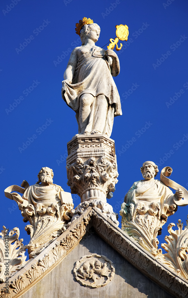 Obraz premium Architectural detail of Basilica San Marco, Venice, Italy
