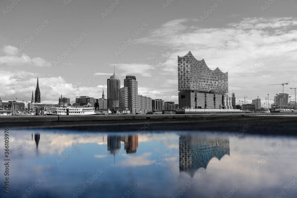 Fototapeta premium Artwork - Colored Grey Hamburg reflection