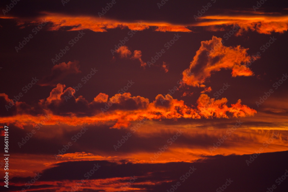 Fototapeta premium Colorful cloud patterns with golden hour light.