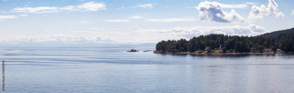 Obraz premium Panoramic View of Beautiful Gulf Islands during a sunny day. Located near Mayne and Vancouver Island, British Columbia, Canada.