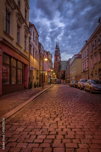 Stare Miasto w Opolu w nocy przed wschodem słońca © Henryk Niestrój