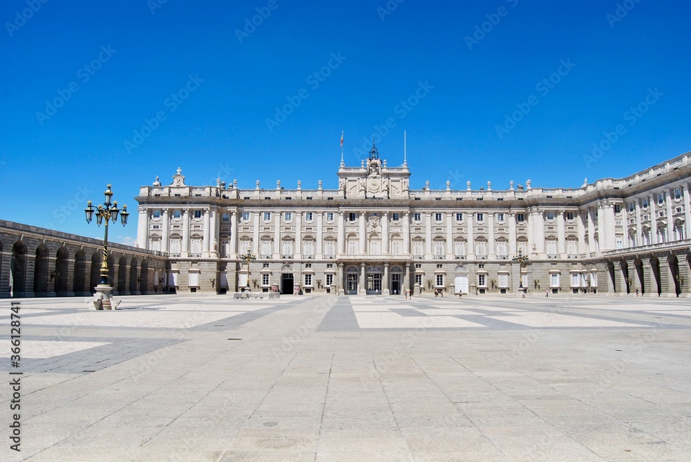 royal palace in madrid spain