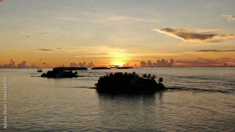 Obraz premium Sonnenuntergang im Atoll