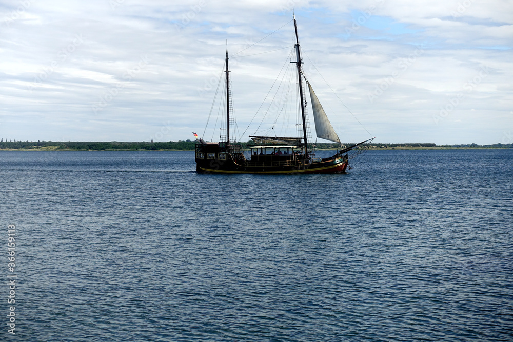 Piratenschiff auf dem Goitzschese Piratenschiff auf dem Goitzschese