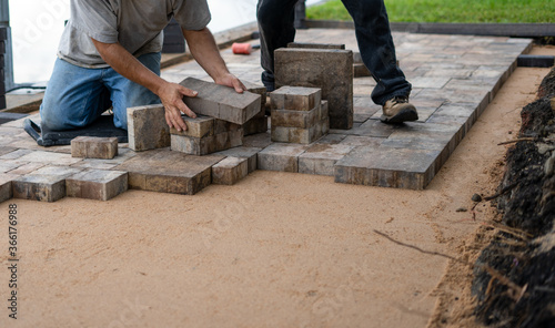 Canvas-taulu Paver being laid