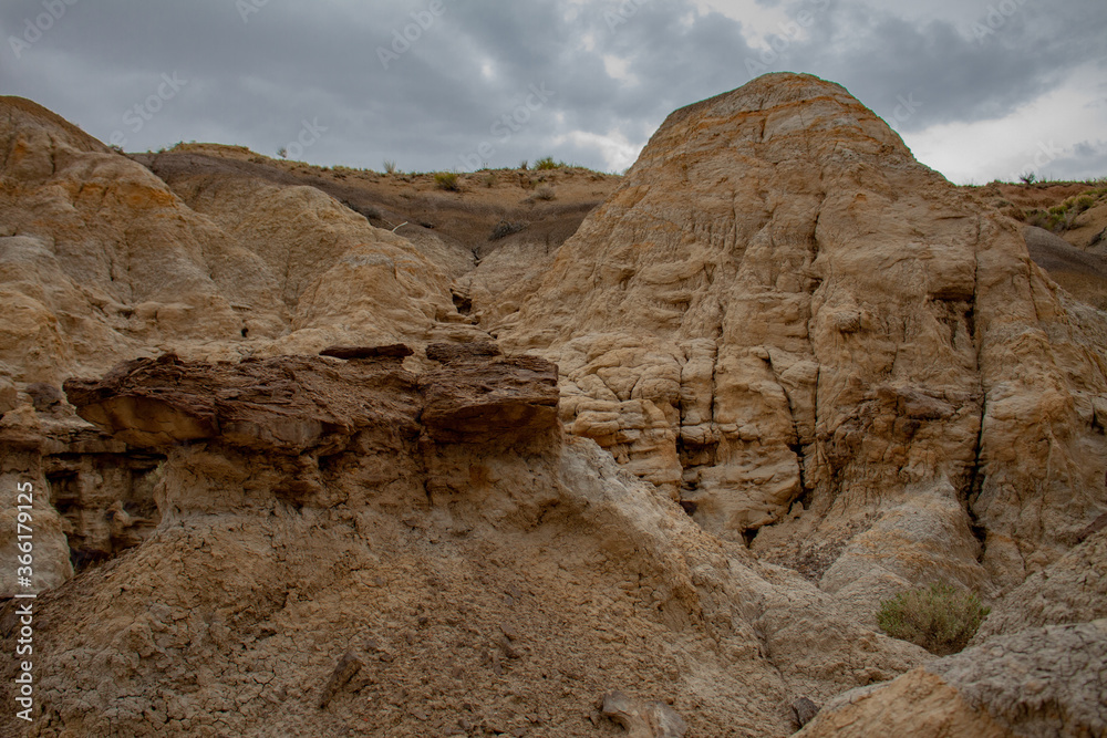 Fototapeta premium Strange hoodoo rock formations in a desert landscape in the Bisti Badlands or De-Na-Zin Wilderness area in San Juan County, New Mexico, USA