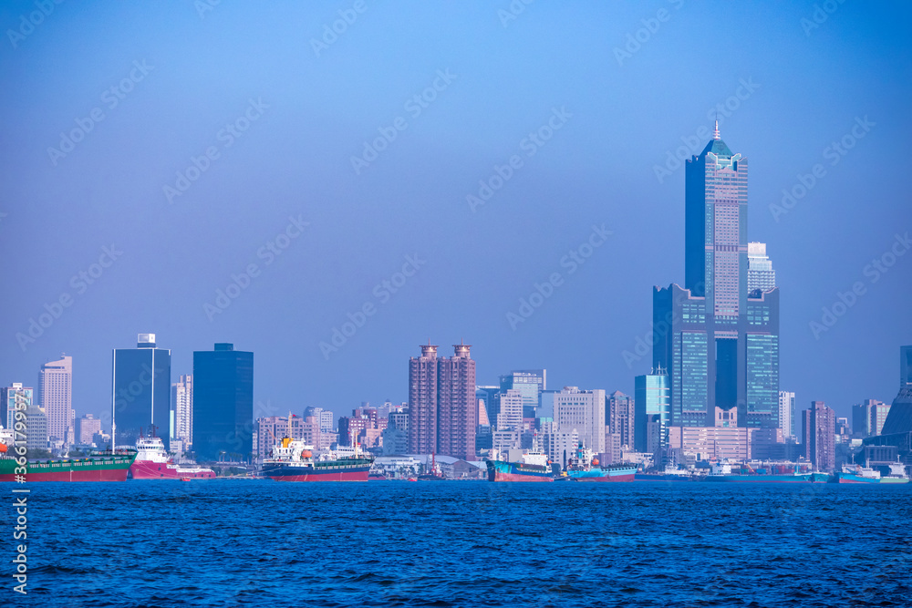Naklejka premium 晴れた日の高雄港の景色