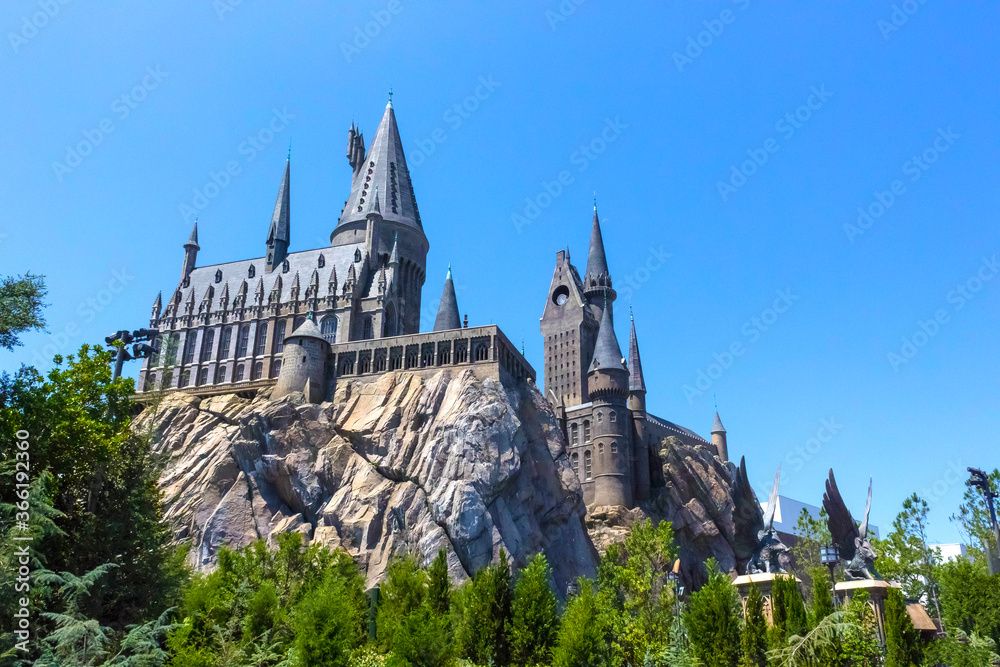 Fototapeta premium Orlando, Florida, USA - May 09, 2018: The Hogwarts Castle at The Wizarding World Of Harry Potter in Adventure Island of Universal Studios Orlando.