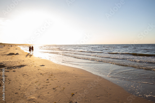 Wallpaper Mural Strand Meer Swinemünde Sonnenuntergang Paar Liebe Torontodigital.ca