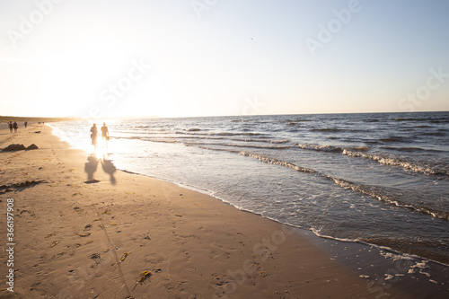 Wallpaper Mural Strand Meer Swinemünde Sonnenuntergang Paar Liebe Torontodigital.ca