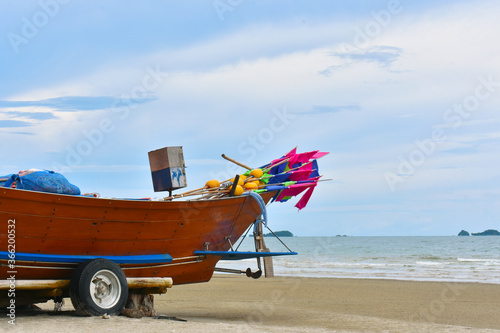  The fishing boat is parked Seashore