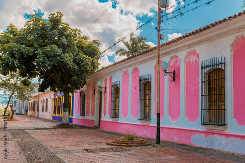 Casas coloniales en la ciudad barquisimeto venezuela sudamérica  photo