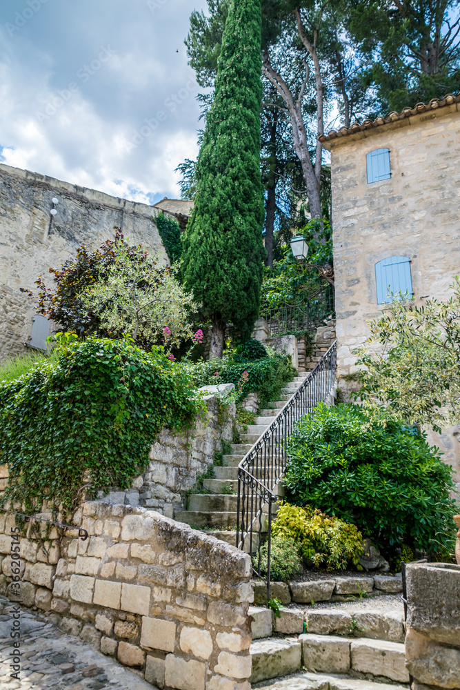 Fototapeta premium Lacoste, village médiéval perché dans le luberon en France. 