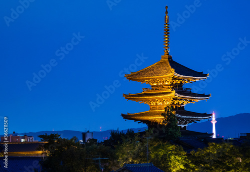 京都 八坂の塔 夜景