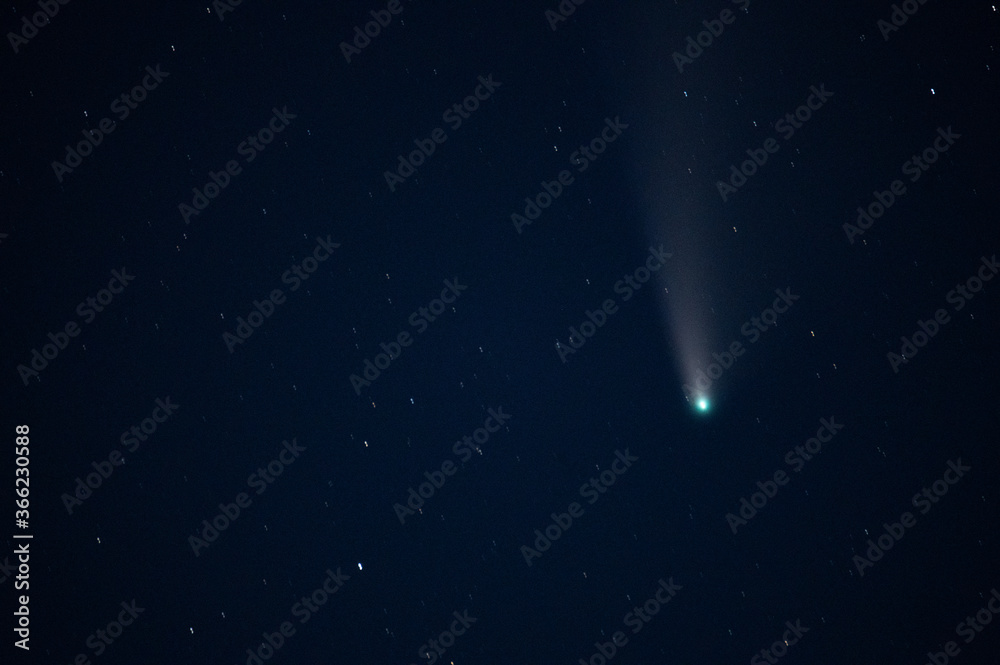 Obraz premium Recordings in the night sky of the comet Neowise with many other stars in the sky