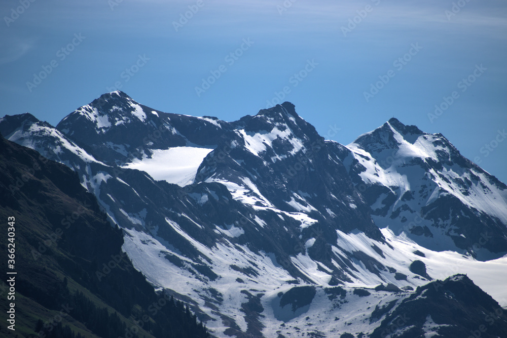 Bergpanorama in der nähe von Davos 27.5.2020