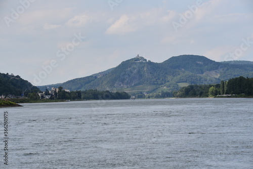 Auf dem Rhein © R+R